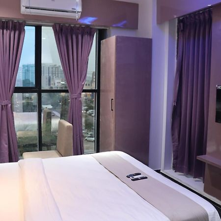 Hotel Czar Inn สุรัต ภายนอก รูปภาพ